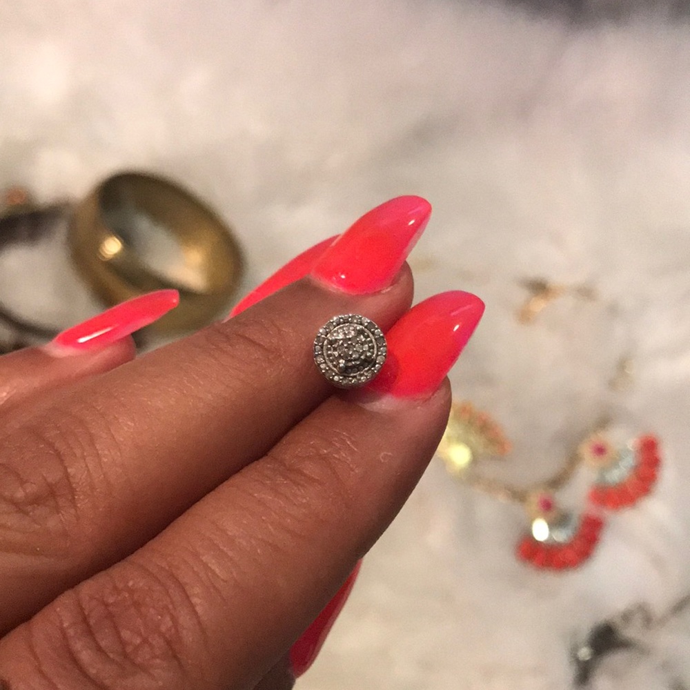 Single real silver real diamond earring.